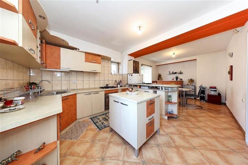 Vanzare Casa zona Tractorul, teren aferent 700 mp - 35