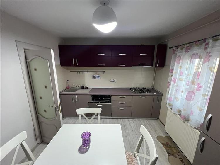 Ap 4 camere,renovat,3 AC, centrala, mobilat si utilat, Petre Liciu - 7