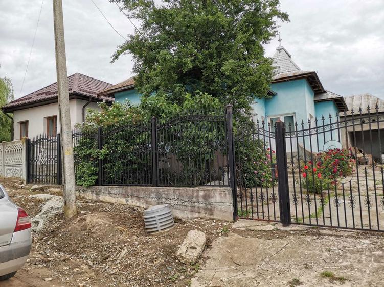 Casa renovata 172 mp + teren 1365 mp in Racarii de sus, oras Filiasi - 1