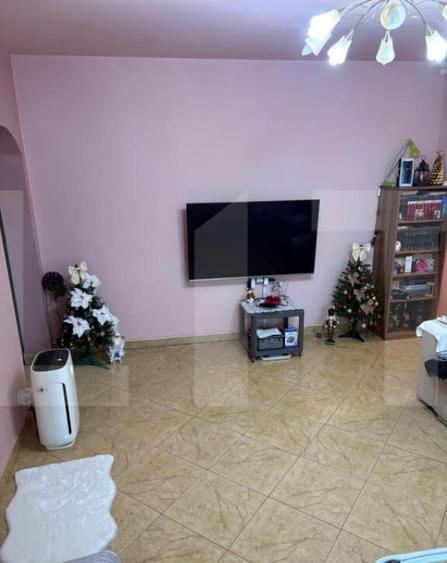 De vanzare - apartament 3 camere Giule?ti - 2