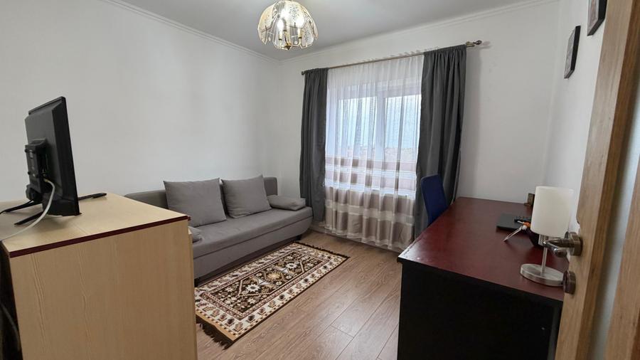 Apartament cu 3 camere, 2 bai si 2 balcoane, decomandat et , cartier MV1 - 8