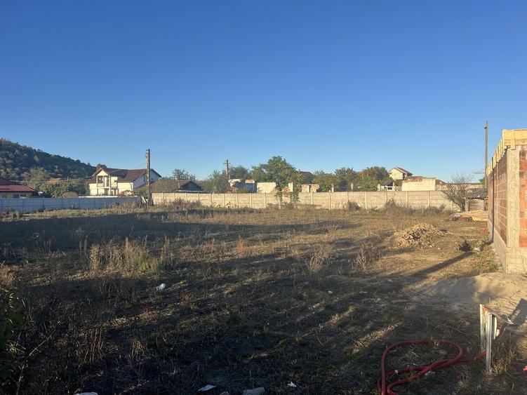 Teren de vanzare cu utilitati - 1