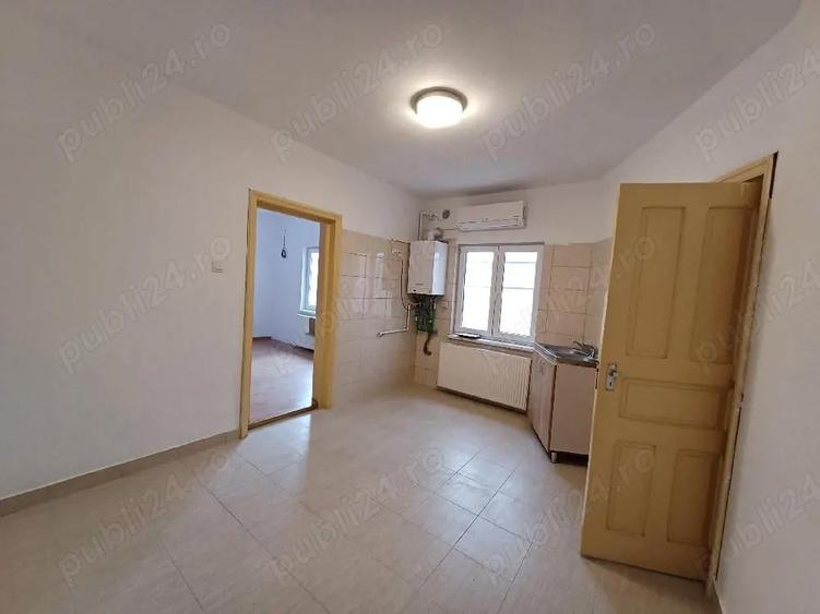 proprietar ofer spre inchiriere casa la curte - 2