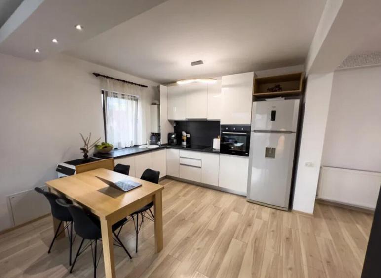 Apartament 2 camere, decomandat - zona Tractorul - 1