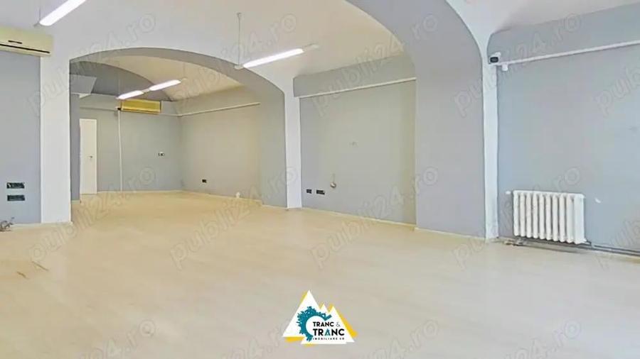 Spa?iu comercial de inchiriat cu 3 camere pe Bulevardul Revolu?iei - 2