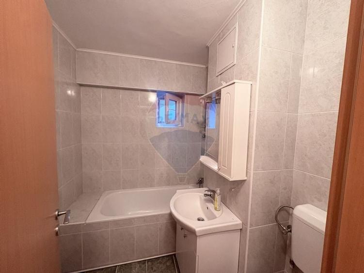 Apartament cu 2 camere -parter, cu centrala proprie - 5