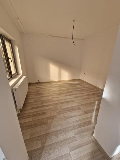 Medeea Casa parter de vanzare 5 camere - 5