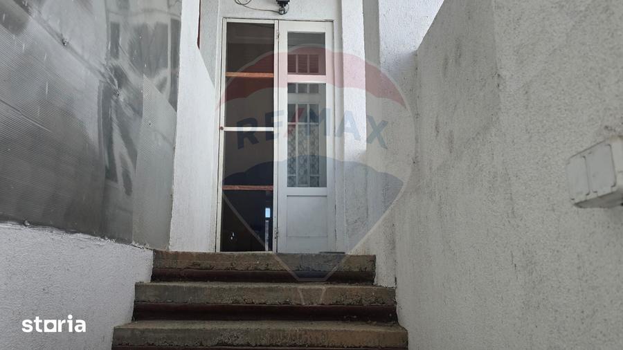 Casă cu 5 camere cu Teren 322 Mp în Central