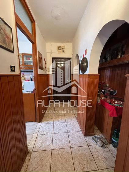 Apartament cu 3 camere semidecomandat în Govândari