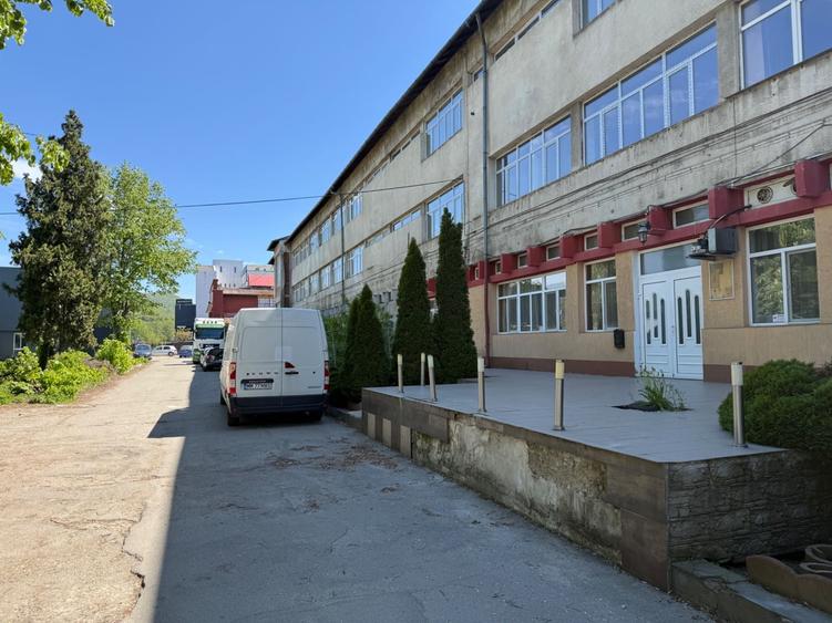 Spațiu comercial, de 300 mp, în Exterior Vest