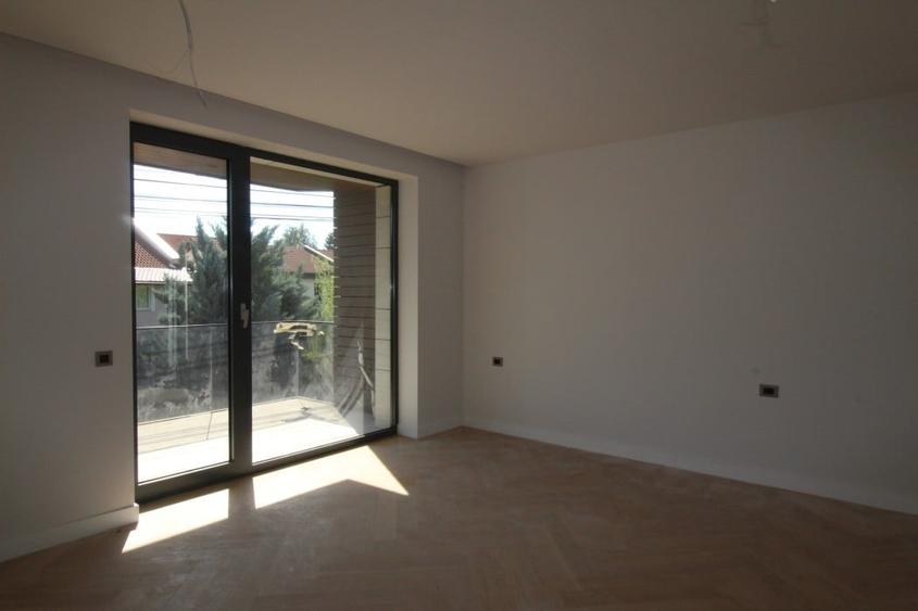 4 camere 3 bai 2 terase mari 2 locuri de parcare. Erou Iancu Nicolae. Cambridge - 15