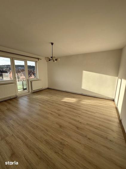 Apartament de 4 camere de vanzare, etaj 3 - 6