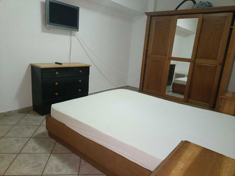 Proprietar inchiriez garsoniera,Spitalul Judetean, gaze, etaj 1/7, vedere spre parc, zona centrala termen lung - 5