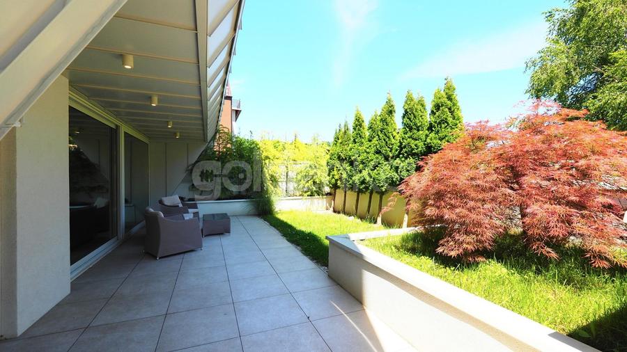 Apartament superb cu gradina | 2 garaje - 1