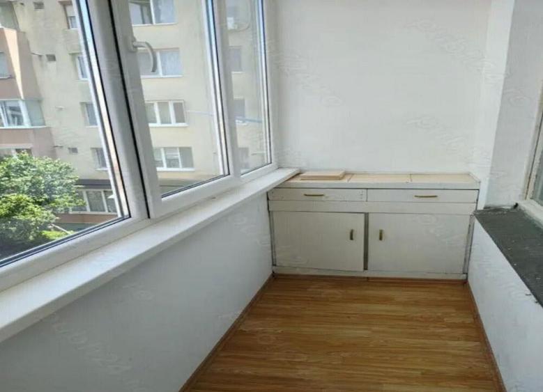 Apartament 4 camere, decomandat - zona Tractorul - 9