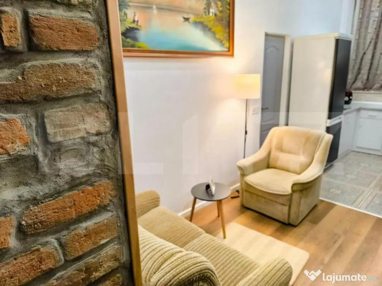 Apartament cu 3 camere, 47 mp, zona Centrala - 1