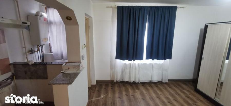 Garsoniera de vanzare in zona pod - 2