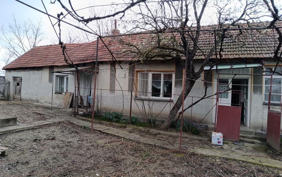 Casa batraneasca de vanzare - 1