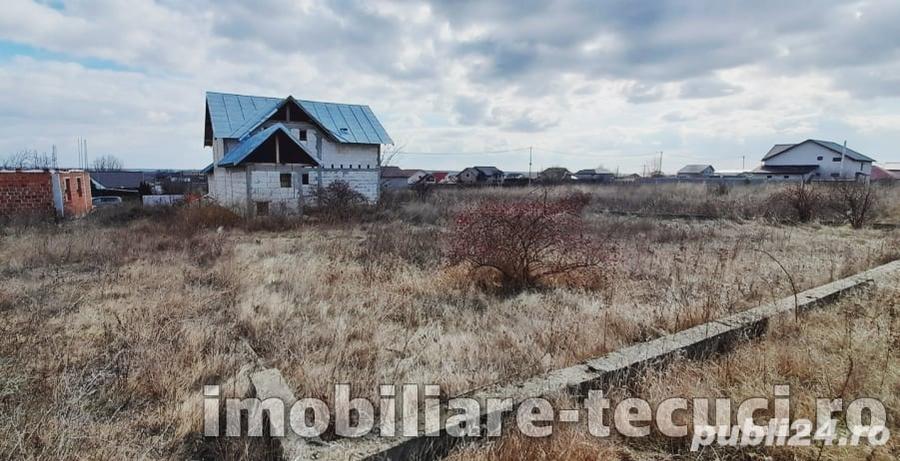 Casa la rosu cu 1000 mp teren in com Munteni, parter ?i mansarda - 1
