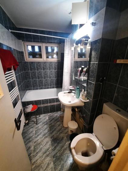 Apartament cu 3 camere, etaj 2/4, zona Podu Ros - 11