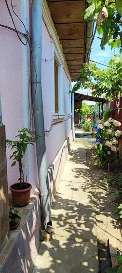 Casa din caramida cu curte si garaj - 4