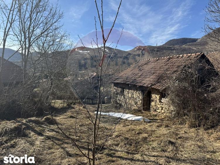 Casa din piatra la poalele Bedeleului Izvoarele, Alba - 15