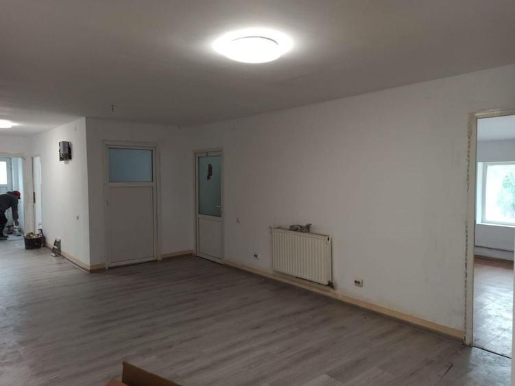 Spatiu, supr 11 mp, 1 minut metrou, pentru birou/cursuri/ateliere - 1