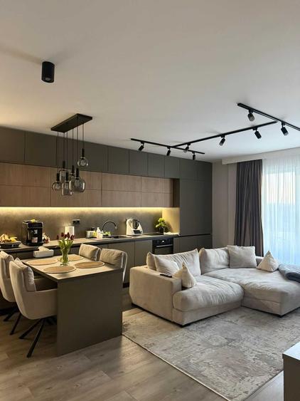 Apartament cu 3 camere decomandat în Florești