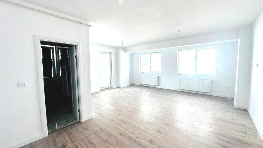 Apartament cu 2 camere decomandat în Est