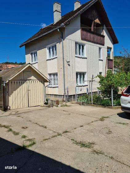 Casă cu 4 camere în Brebi