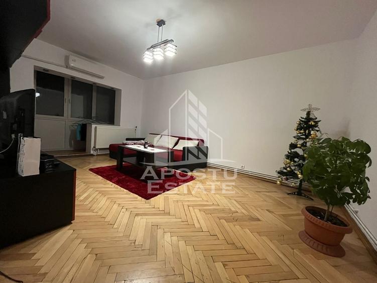 Apartament cu 3 camere, decomandat, 2 bai, zona Soarelui - 1