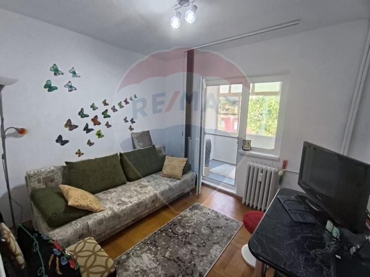 Vanzare ap 3 camere 2 bai etaj 1 complet decomandat  zona Miorita - 4