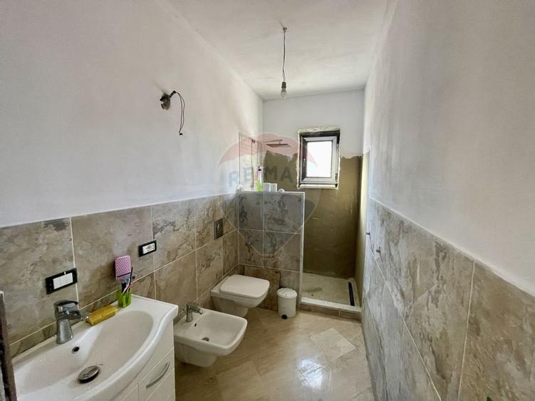 Casa / Vila in Sat Nou / Panciu - 11