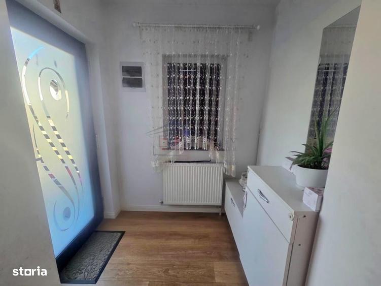 Casă cu 4 camere decomandat în Bulai