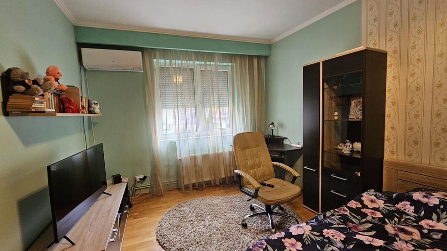 Casa 5 camere 3 bai garaj inchis si teren 700 mp utili in Lazaret - 5