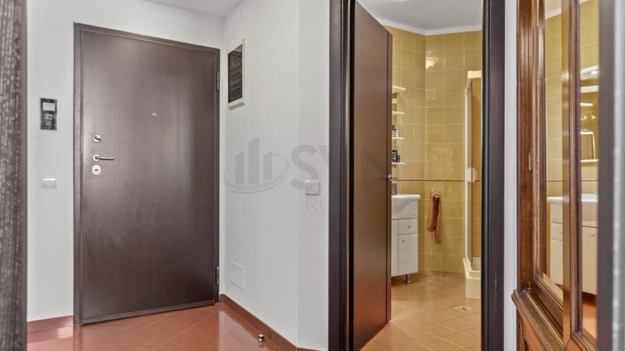 Apartament cu 3 camere semidecomandat, mobilat în Arcul de Triumf