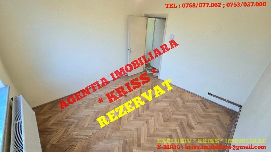 Apartament cu 3 camere semidecomandat în Craiovei
