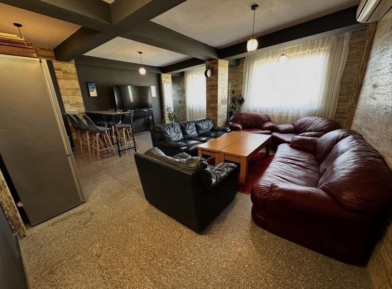 Apartament cu 4 camere decomandat în Exterior Vest