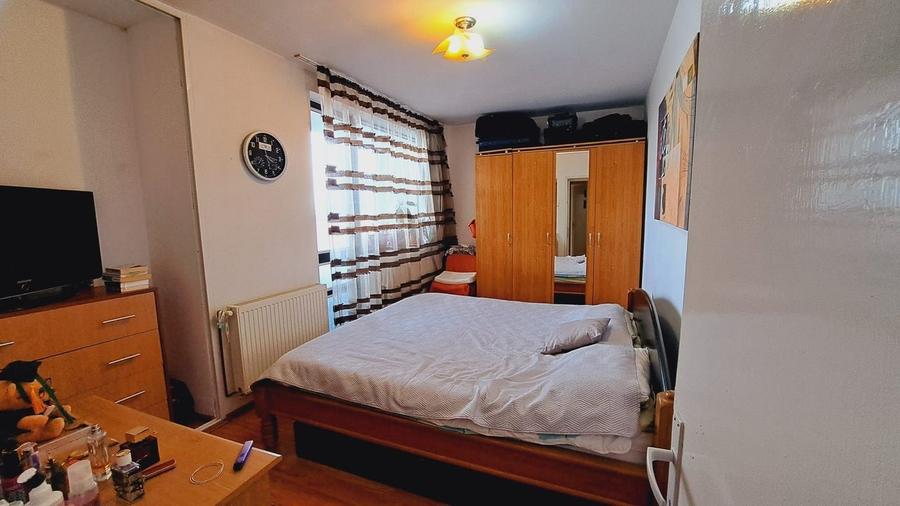 Apartament 3 camere, 65mp , semidecomandat, etaj 3, zona 1 Mai - 6