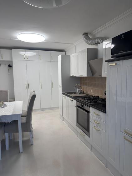 Apartament cu 3 camere decomandat în Decebal
