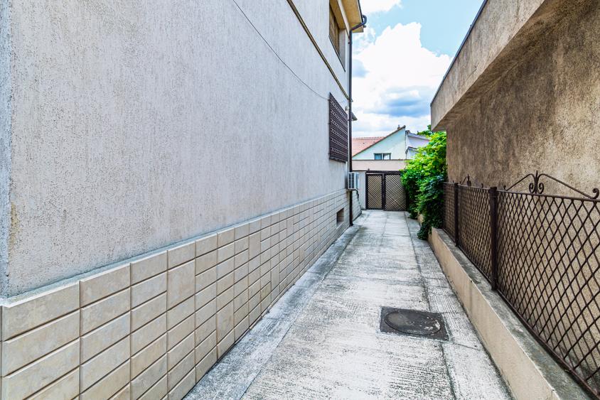 Vilă tip bloc 12 camere, 2 garaje 2 boxe  zona Tomis 1  Flămânda - 31