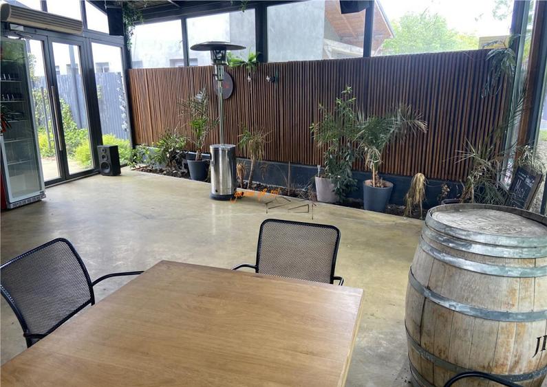 Spatiu comercial situat in zona sat Petresti , actual restau - 14