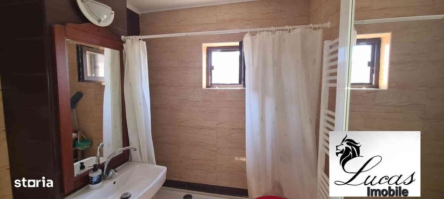 Apartament cu 4 camere decomandat în Trocadero