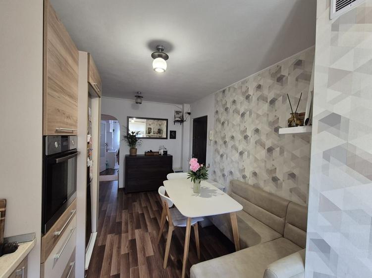 Apartament 4 camere, finisat, mobilat, parcare, zona str Izlazului - 12