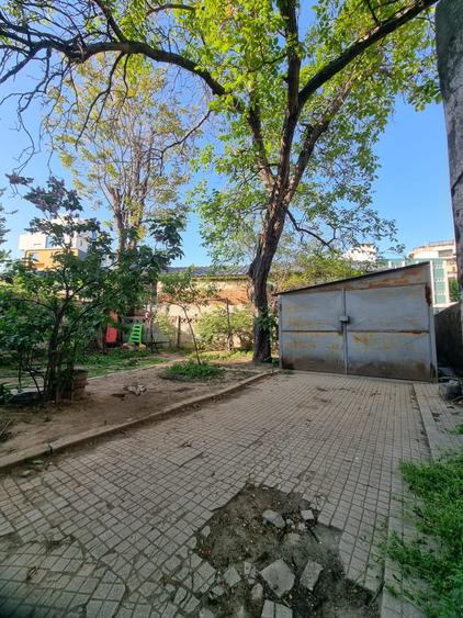 Dacia - 3 Camere - Garaj - Curte - 31