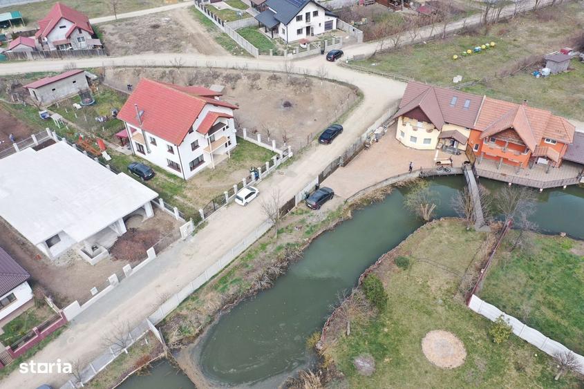Casa de Vanzare cu lac - 1