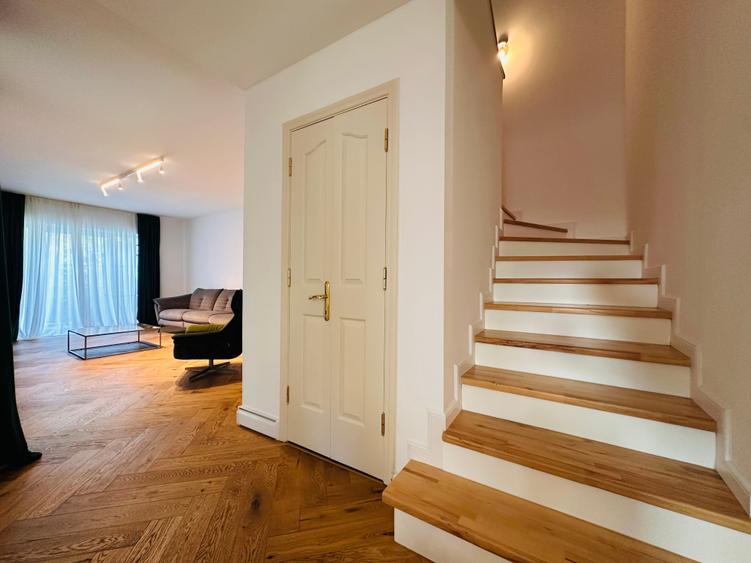 Duplex cu 5 camere cu Canalizare în Central