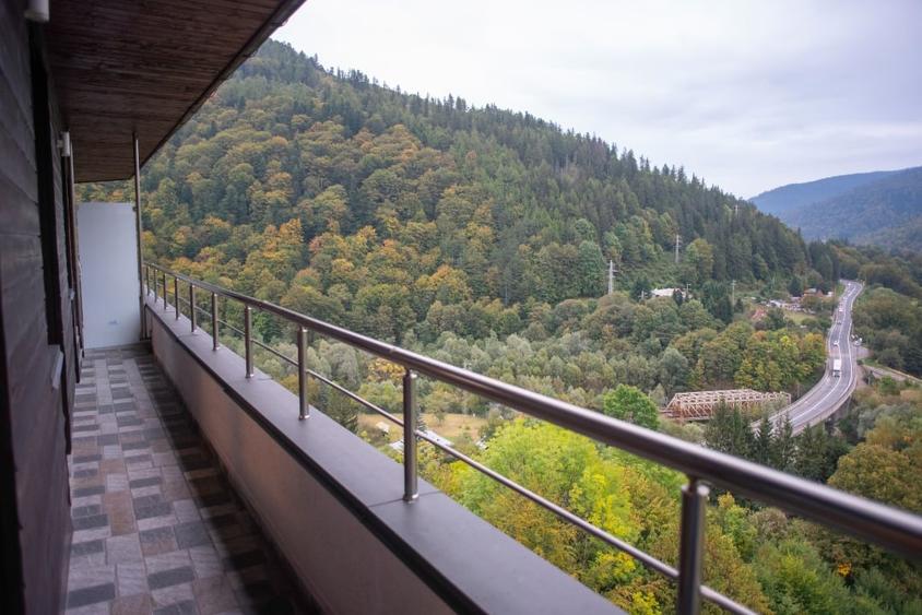 Apartament de lux cu 3 camere si terasa în Sinaia – 128 mp utili, parcare - 11