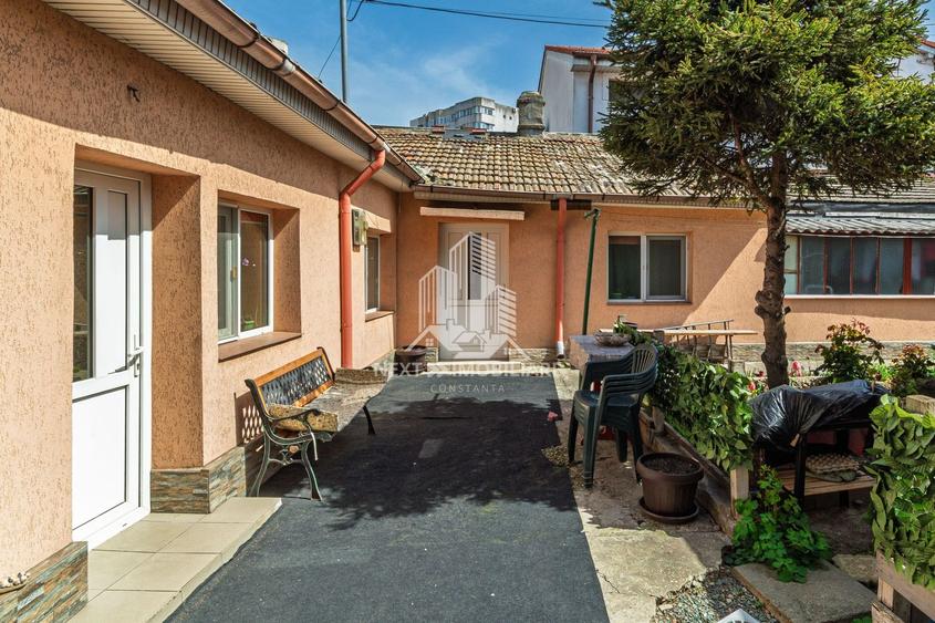 Casă cu deschidere stradală + spațiu comercial închiriat - 1