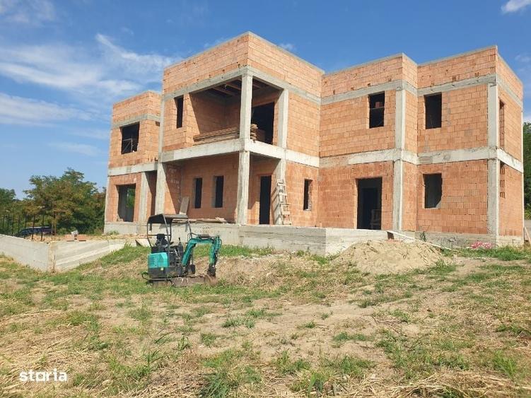 Casă cu 4 camere în Breazu
